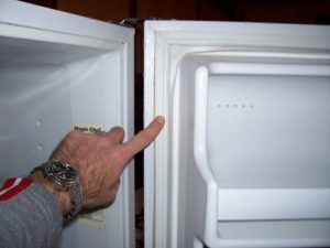 چگونه واشر درب یخچال را عوض کنیم؟